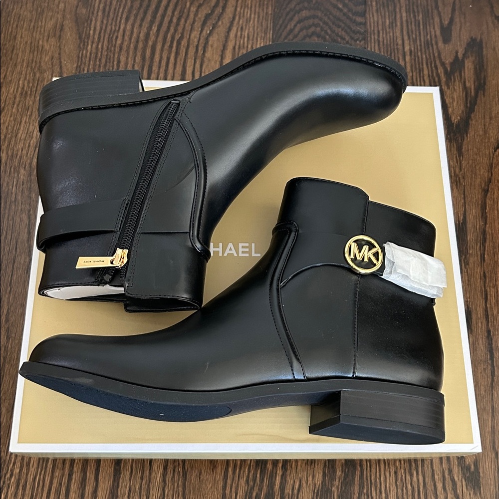 Michael Kors Carmen Flat Booties - Picture 2 of 8